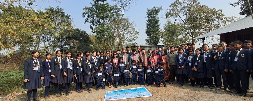 बाल क्लबले वितरण गर्यो विद्यालय पोशाक तथा शैक्षिक सामग्री 