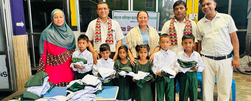 मदरसा तालिमुलका  विद्यार्थीलाई पोशाक वितरण