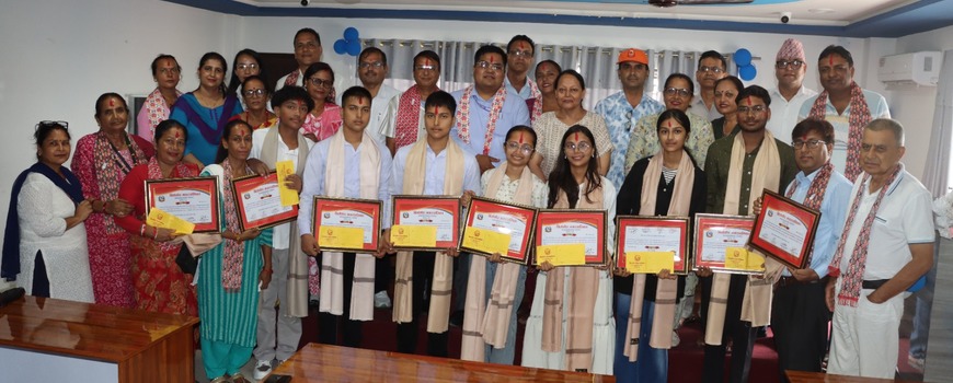 एसईईमा ४ जीपीए  प्राप्त गर्ने  विद्यार्थीहरूलाई बिर्तामोड नगरको नगदसहित सम्मान
