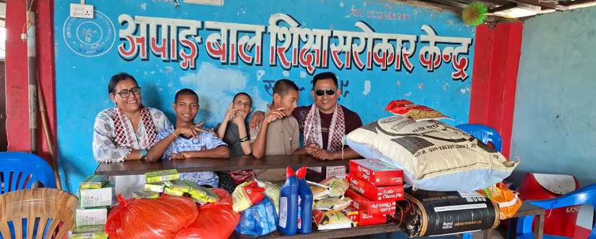 समाजसेवी  लामाद्धारा अनाथ आश्रमका लागि खाद्यान्न सहयोग 