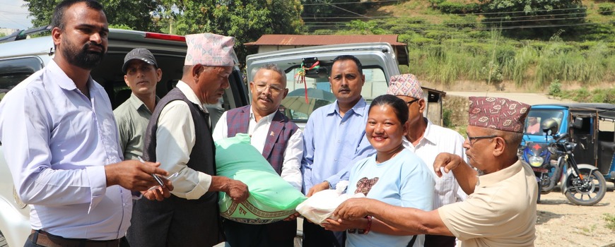 माई नगरपालिकाका बाढी पिडित सदस्यलाई सिम्रिक साकोसको राहत