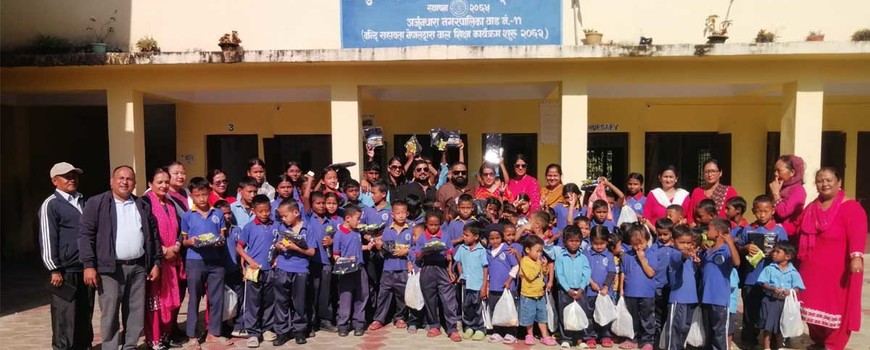 युवा व्यवसायी गोयलले आफ्नो जन्मोत्सवमा बालबालिकालाई न्यानो कपडा गरे सहयोग युवा व्यवसायी गोयलले आफ्नो जन्मोत्सवमा बालबालिकालाई न्यानो कपडा गरे सहयोग