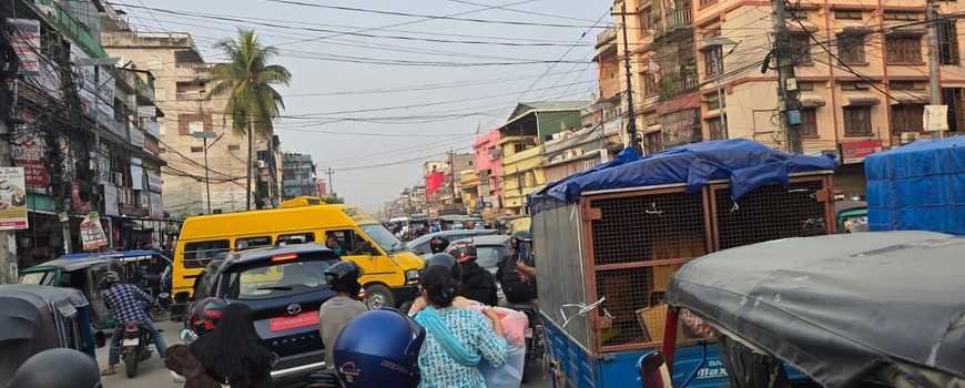 बिर्तामोडमा ट्राफिक व्यवस्थापन अस्तव्यस्त