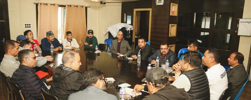 झापा गोल्डकपको तयारीका लागि बिर्तामोडमा जनप्रतिनिधि र सुरक्षा प्रमुखसँग छलफल