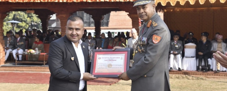 केल्मीका प्रबन्ध निर्देशक उत्तम न्यौपाने आइजी एपिएफ कमेन्डेबलबाट सम्मानित