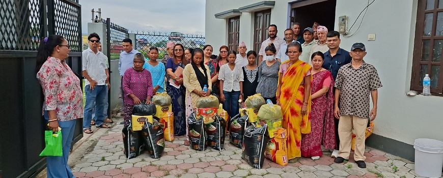 यशोदा निरौला स्मृति प्रतिष्ठानद्वारा विपन्न परिवारलाई नगद सहित खाद्यान्न प्रदान यशोदा निरौला स्मृति प्रतिष्ठानद्वारा विपन्न परिवारलाई नगद सहित खाद्यान्न प्रदान