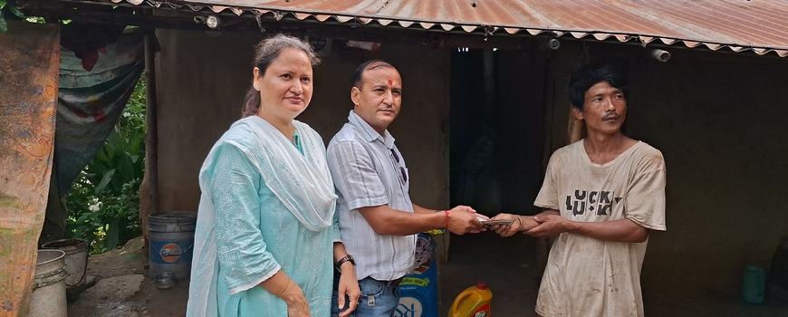 जन्मदिनमा समाजसेवी भट्टराईले गरे क्यानसर पीडित राईलाई  आर्थिक तथा खाद्यान्न सहयोग