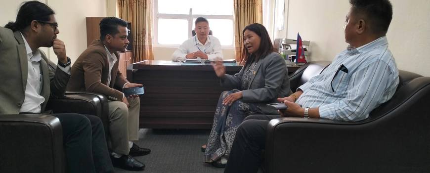 बिरिङ नदीमा पुल निर्माणका लागि सांसद राना  र अर्जुनधारा नगरप्रमुख गोम्देन सिंहदरबारमा