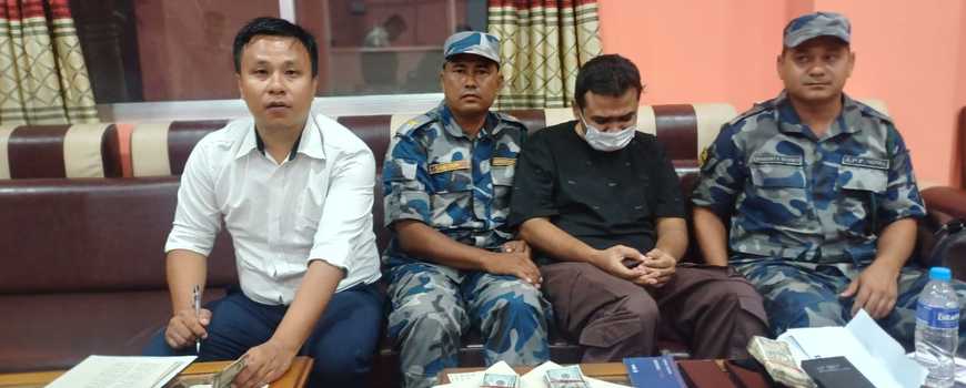कांकरभिट्टा नाकाबाट ठुलो परिणामको सुन र अमेरिकी डलर सहित एक जना  पक्राउ 
