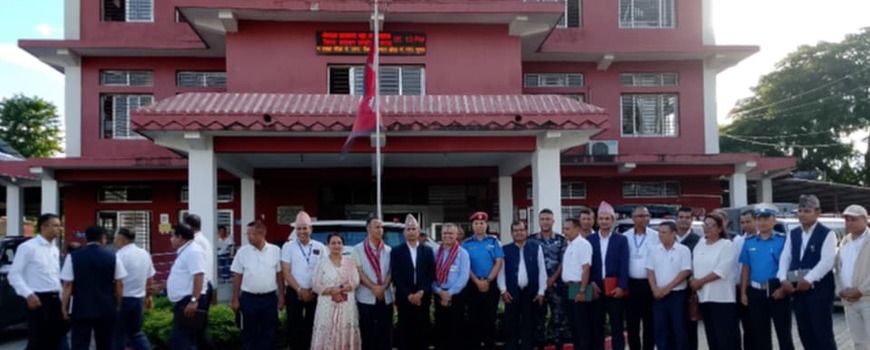 झापाका प्रमुख न्यायाधीश लुइटेल र सहायक प्रजिअ न्यौपानेलाई गरियो विदाई झापाका प्रमुख न्यायाधीश लुइटेल र सहायक प्रजिअ न्यौपानेलाई गरियो विदाई